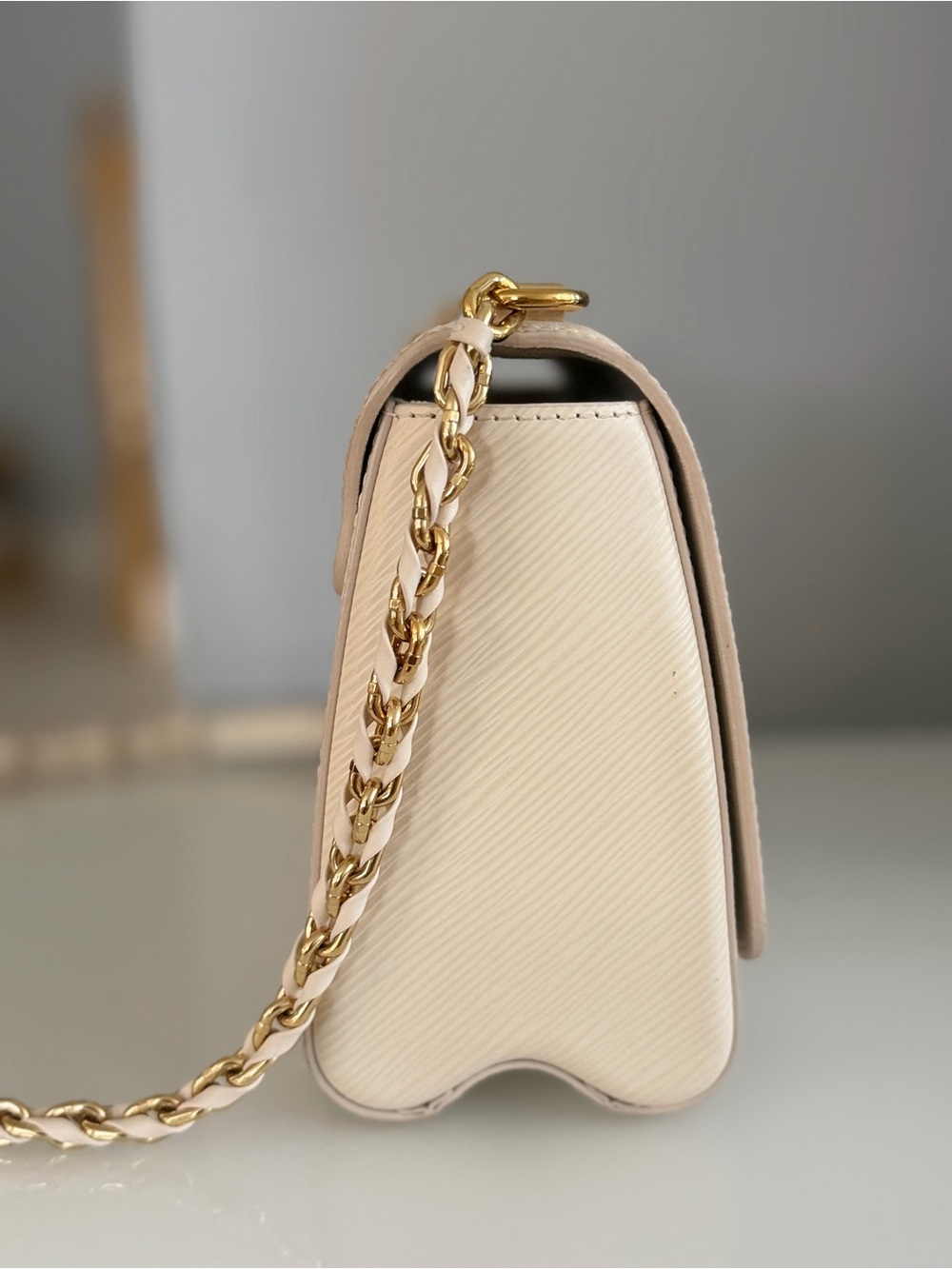 Louis Vuitton Twist MM – White Epi Leather - Picture 3 of 10
